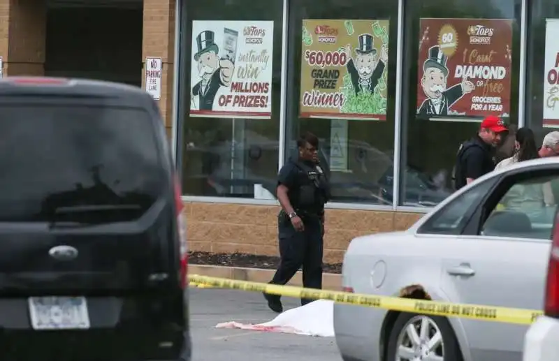 strage in un supermercato di buffalo 4