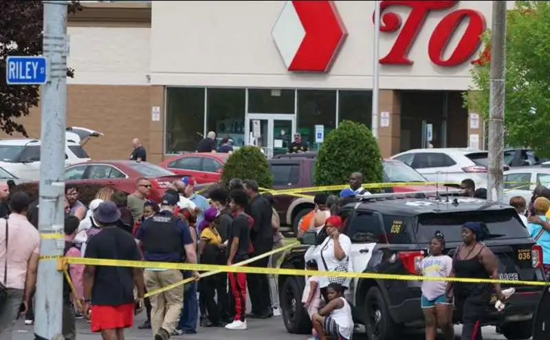 strage in un supermercato di buffalo 7