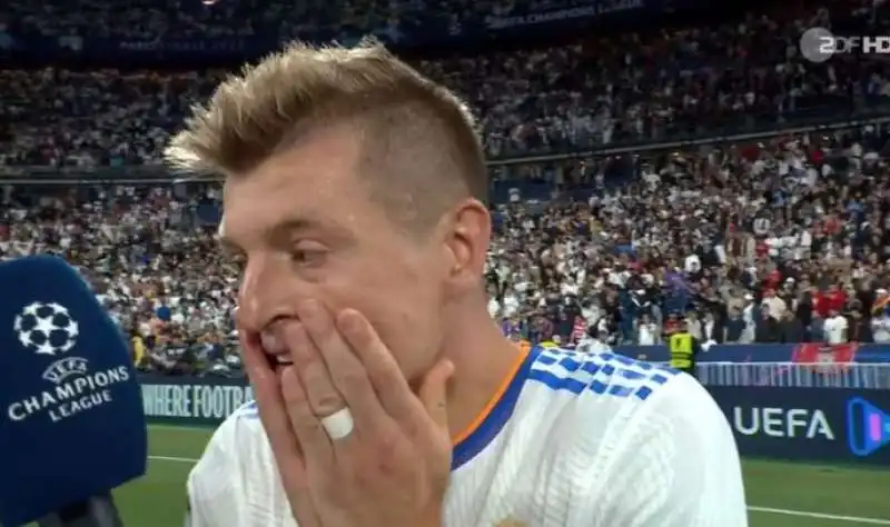 toni kroos abbandona intervista dopo la finale di champions 