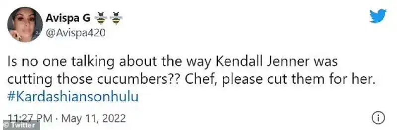 tweet su kendall jenner che taglia un cetriolo 12