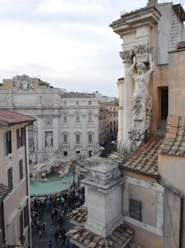 vista panoramica dal terrazzo hotel harry s bar trevi (1)