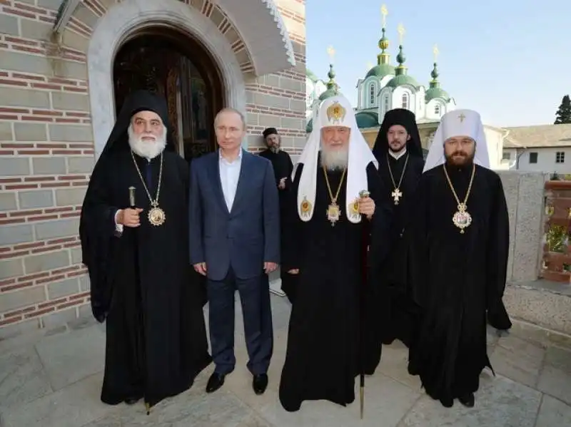 vladimir putin in visita al monte athos 