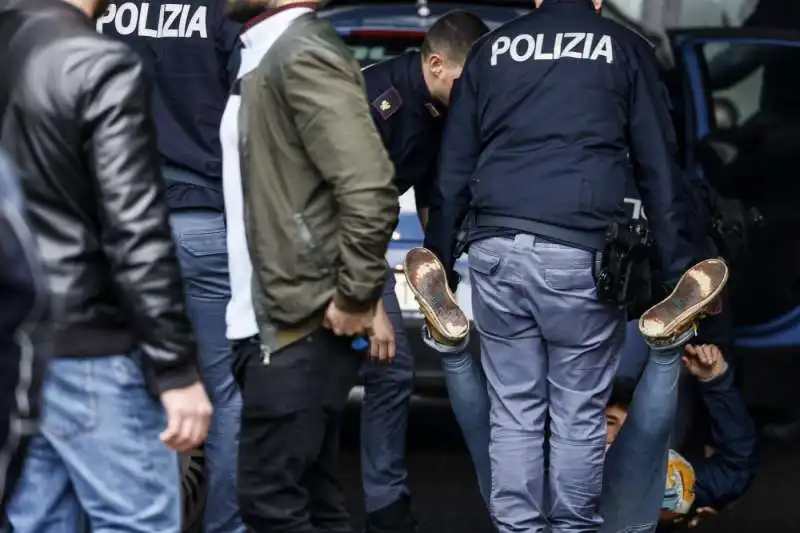 attivisti di ultima generazione bloccano la tangenziale a roma 6