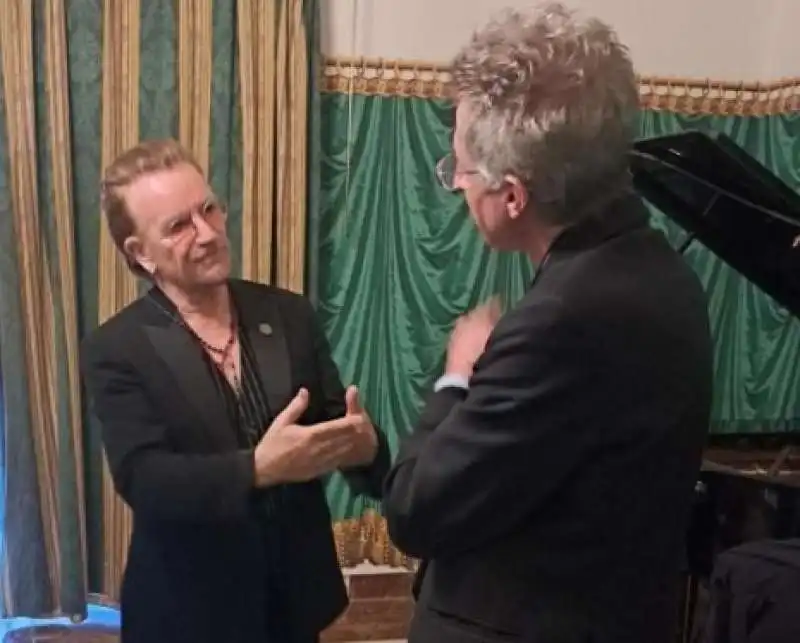 bono vox a napoli  con il sindaco gaetano manfredi 