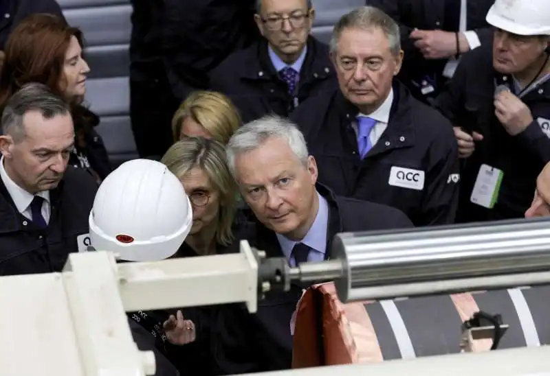 bruno le maire e adolfo urso   inaugurazione gigafactory acc a douvrin 