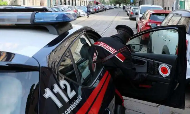 CARABINIERI A MILANO