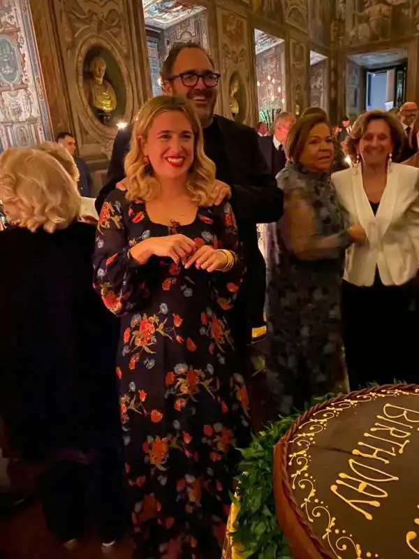 compleanno di salvo nastasi salvo nastasi con la moglie giulia minoli sullo sfondo giulio napolitano  