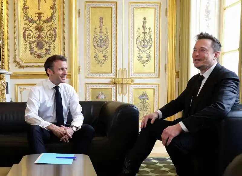 emmanuel macron elon musk a versailles 4