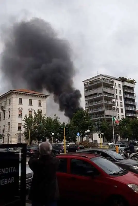 ESPLOSIONE IN CENTRO A MILANO 