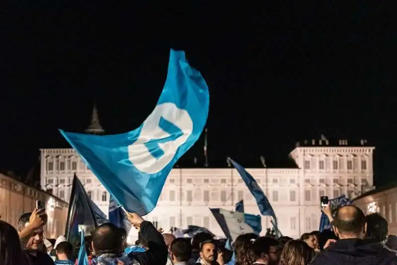 festa scudetto dei tifosi napoletani a torino 4