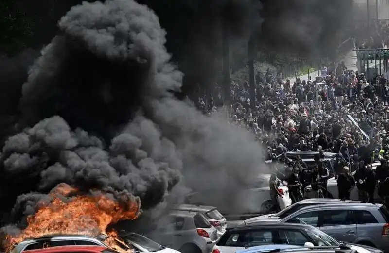 francia, scontri tra manifestanti e polizia   1 maggio 2023   11