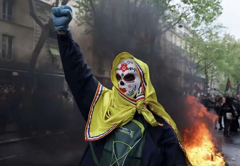 francia, scontri tra manifestanti e polizia   1 maggio 2023   12