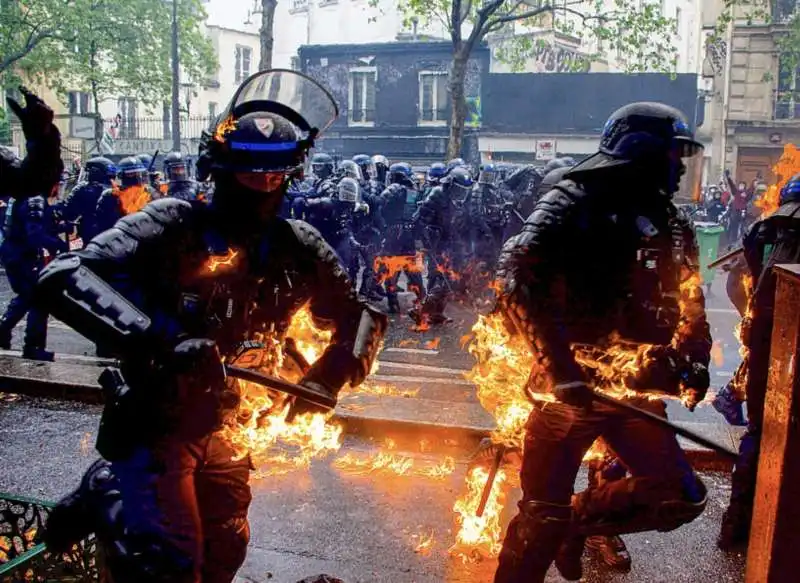 francia, scontri tra manifestanti e polizia   1 maggio 2023   19