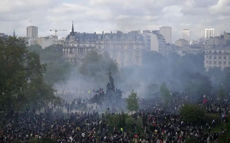 francia, scontri tra manifestanti e polizia   1 maggio 2023   3