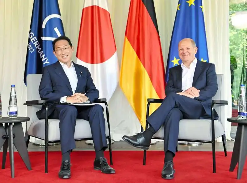 fumio kishida olaf scholz - g7 hiroshima

