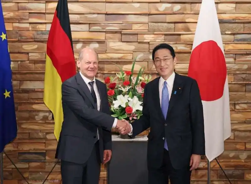 fumio kishida olaf scholz - g7 hiroshima
