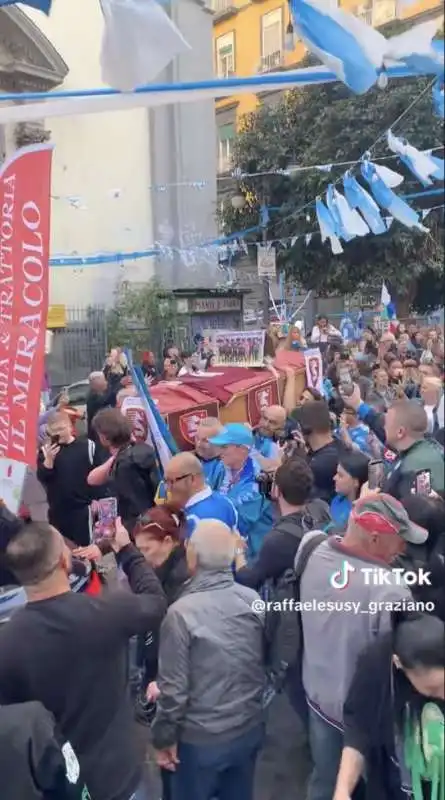 funerale della salernitana alla festa scudetto del napoli  3