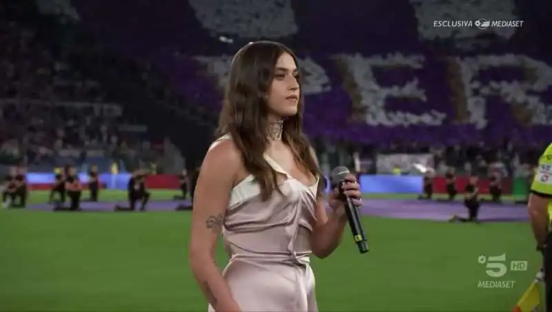 GAIA GOZZI CANTA L INNO DI MAMELI DURANTE LA FINALE DI COPPA ITALIA  