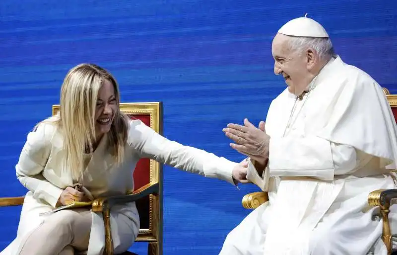 giorgia meloni e papa francesco agli stati generali della natalita'   1