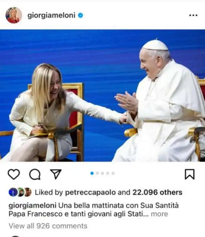 GIORGIA MELONI TOCCA PAPA FRANCESCO