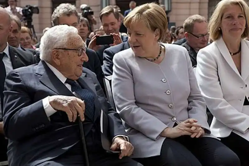 henry kissinger e angela merkel