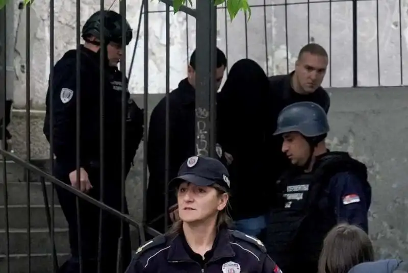 IL 13ENNE AUTORE DELLA STRAGE IN UNA SCUOLA DI BELGRADO 