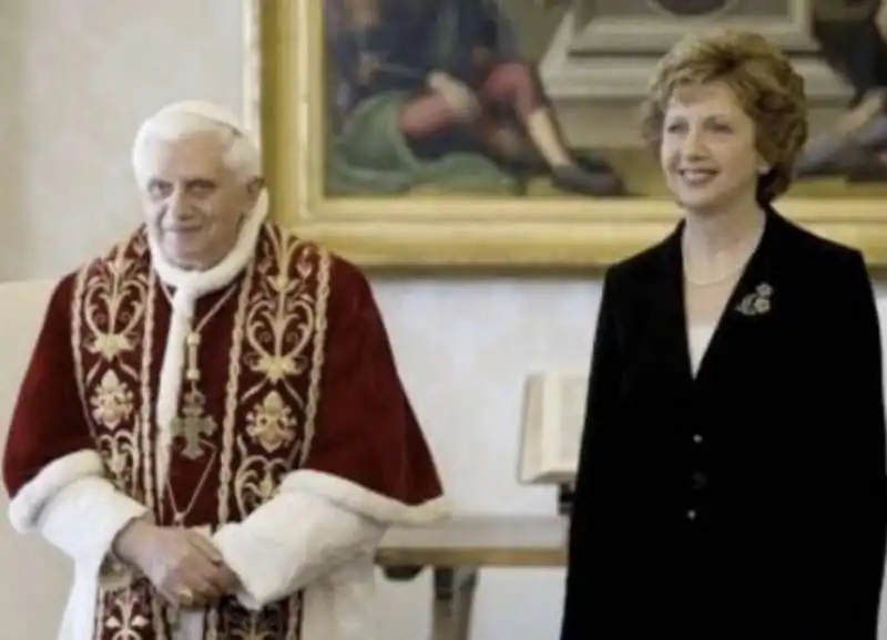 il presidente irlandese mary robinson con papa ratzinger