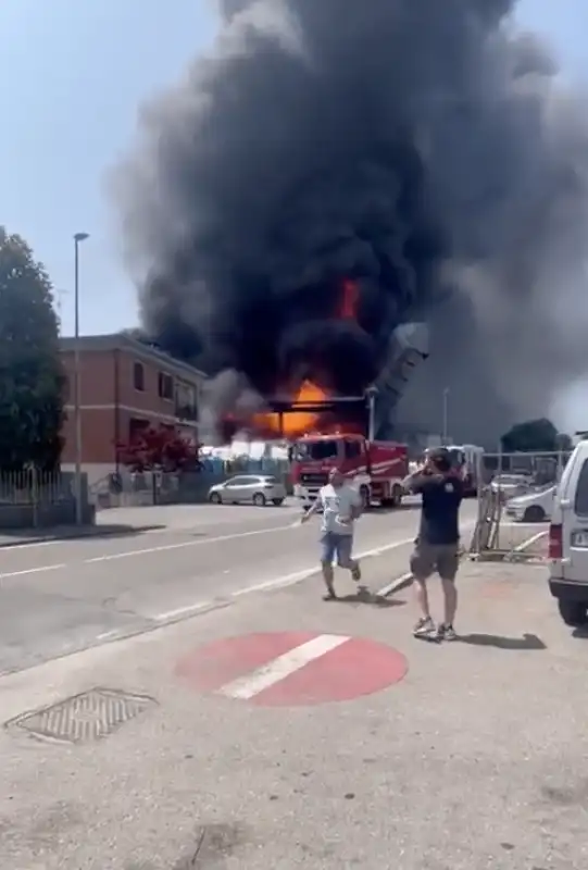 incendio fabbrica a fidenza 1