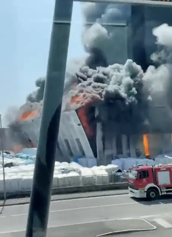 incendio fabbrica a fidenza 7