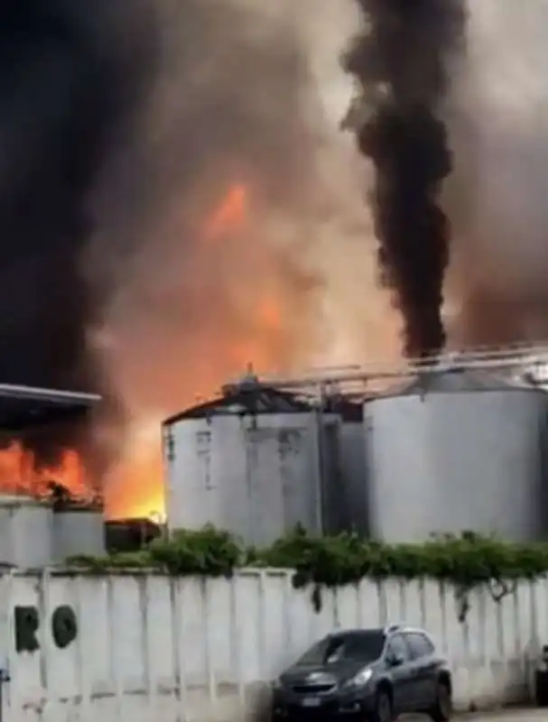 incendio stabilimento caviro 5