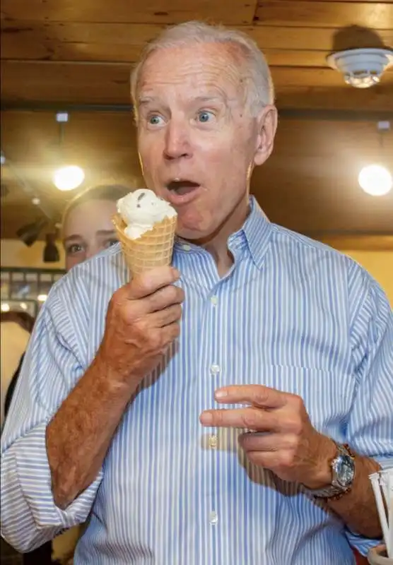 joe biden con il gelato 