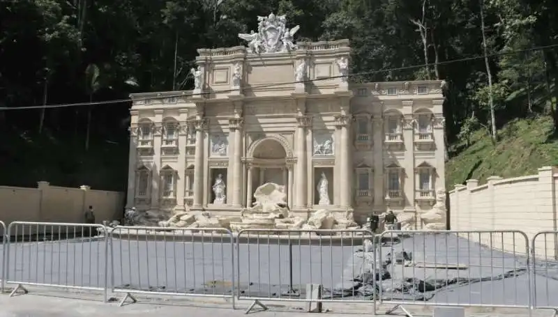 LA REPLICA DELLA FONTANA DI TREVI COSTRUITA IN BRASILE  