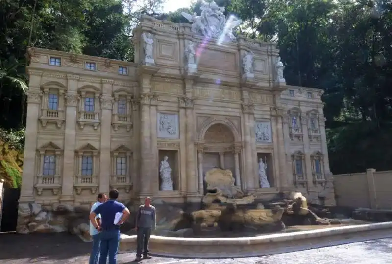 LA REPLICA DELLA FONTANA DI TREVI COSTRUITA IN BRASILE  