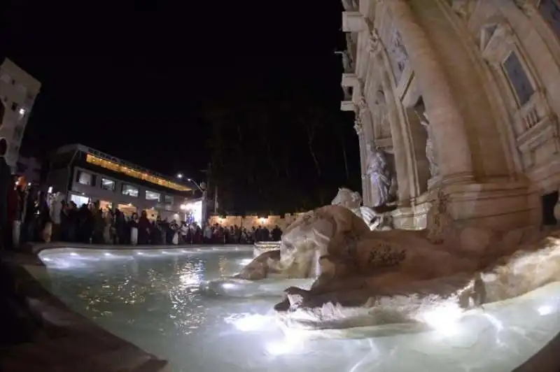 LA REPLICA DELLA FONTANA DI TREVI COSTRUITA IN BRASILE 