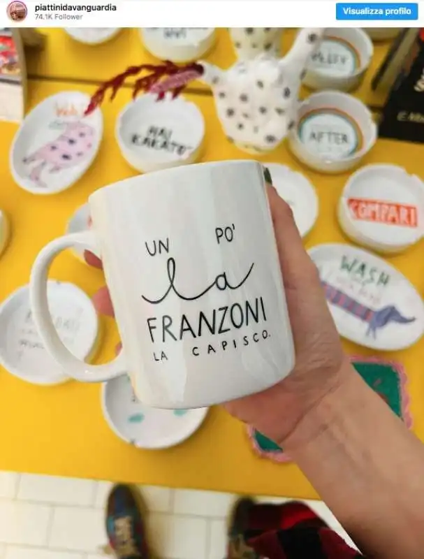 LA TAZZA CON LA SCRITTA SU ANNAMARIA FRANZONI