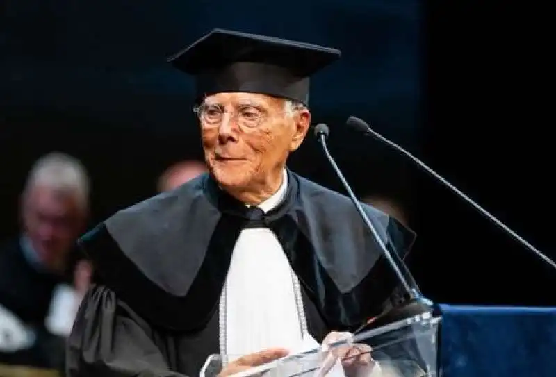 laurea honoris causa giorgio armani 3