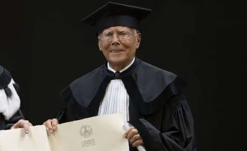 laurea honoris causa giorgio armani 4