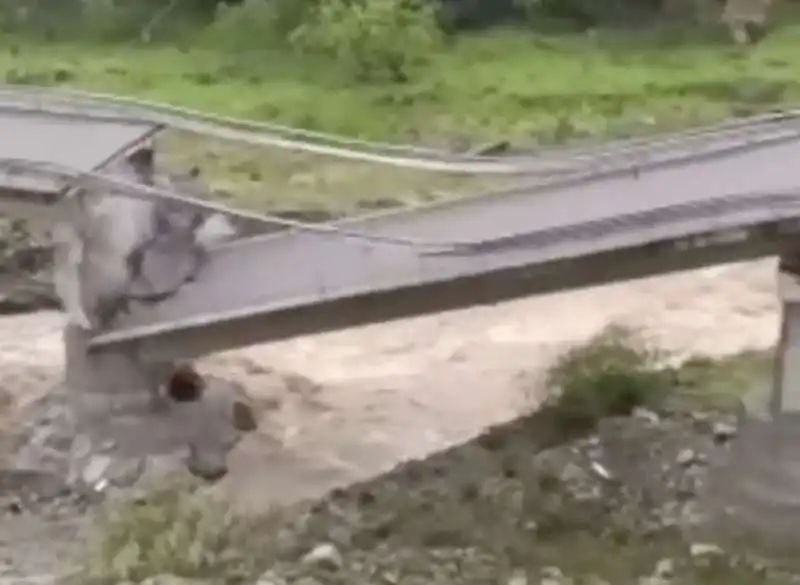 longobucco   crollo del viadotto sulla sila mare   5