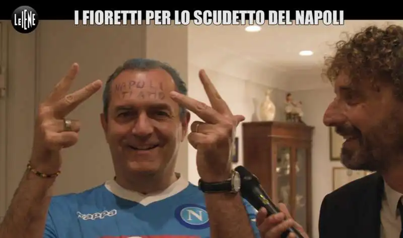 luigi de magistris si tinge i capelli di azzurro per celebrare lo scudetto del napoli