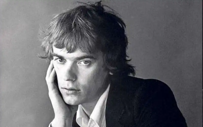 MARTIN AMIS 