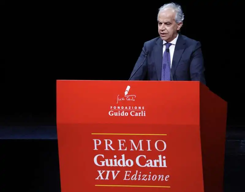 matteo piantedosi   premio guido carli 2023 