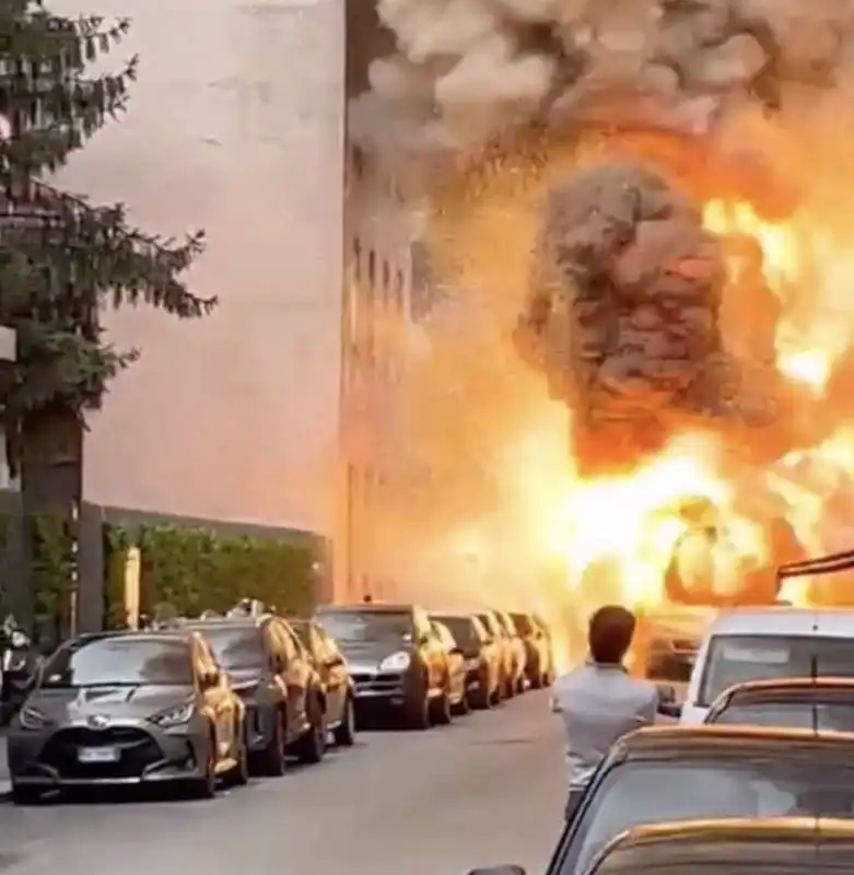 milano   esplosione di un furgone in via pier lombardo   2