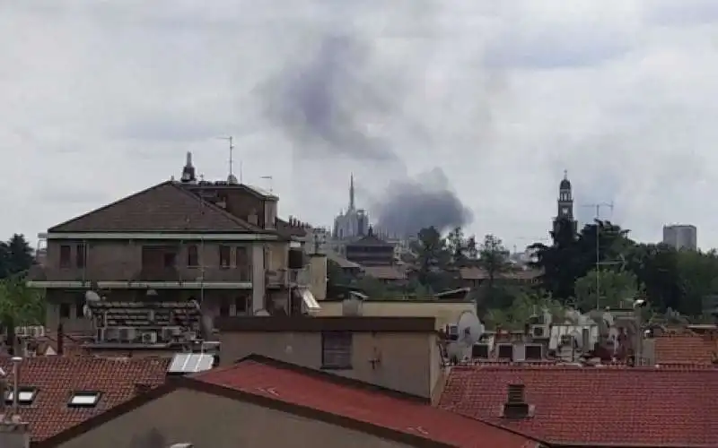 MILANO - ESPLOSIONE IN VIA PIER LOMBARDO  