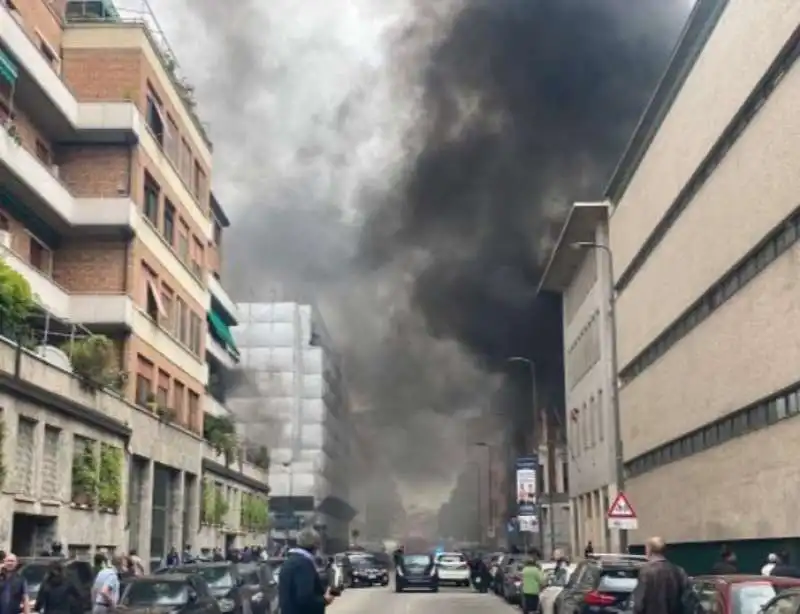 milano   esplosione in via pier lombardo   2