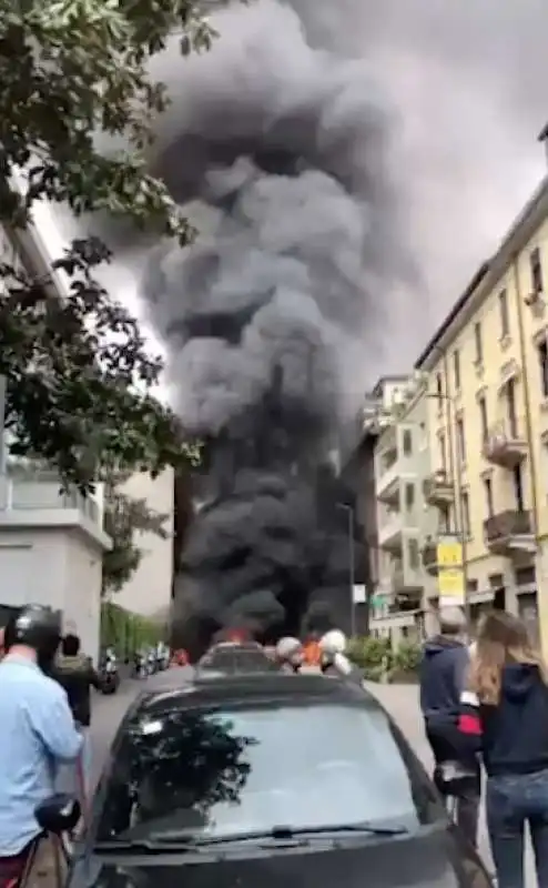 milano   le prime immagini dopo l esplosione in via pier lombardo   1