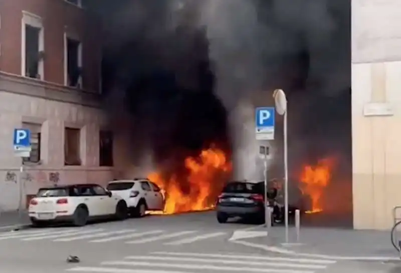 milano   le prime immagini dopo l esplosione in via pier lombardo   3