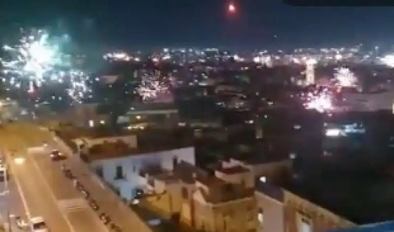 napoli   fuochi d artificio per la vittoria dello scudetto  12