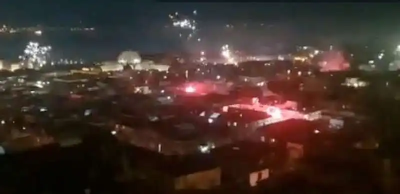 napoli   fuochi d artificio per la vittoria dello scudetto  8