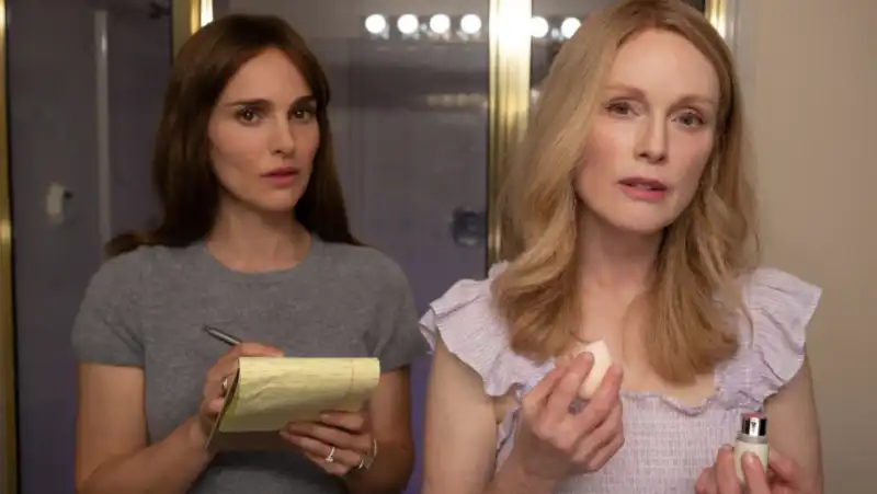 Natalie Portman Julianne Moore - May December 