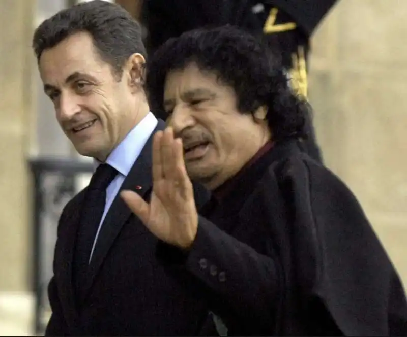 nicolas sarkozy   muammar gheddafi    2